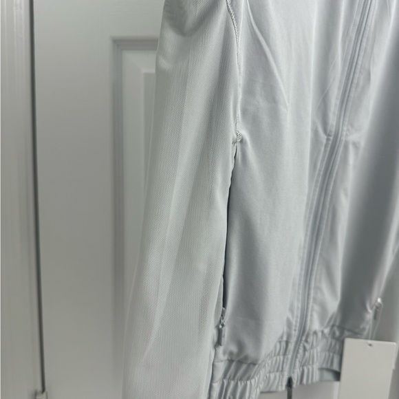 Lululemon lightweight vented run jacket - Picture 3 of 5